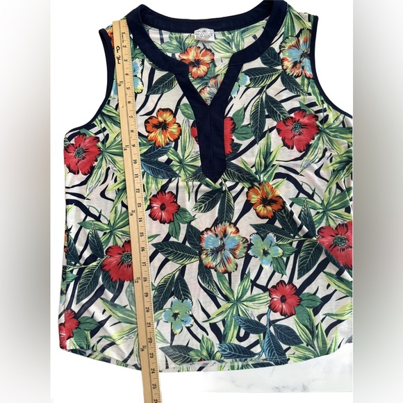Late August Floral Sleeveless Top - Multicolor. Size Large - Picture 5 of 5